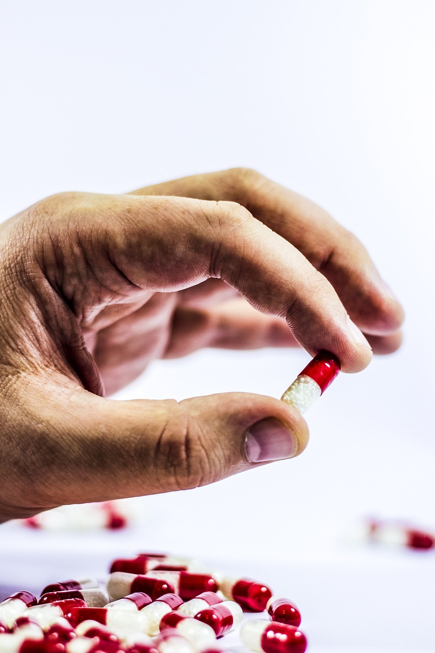 medicines, bow, cold, dose, illness, pharmacy, pharmacologist, pharmacological, placebo, prescription, heal, healthy, sick, medical, pills, get sick, overdose, hand, drug addict, macro